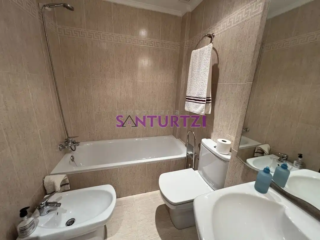 Bathroom of Flat for sale in Santurtzi   with Heating and Balcony