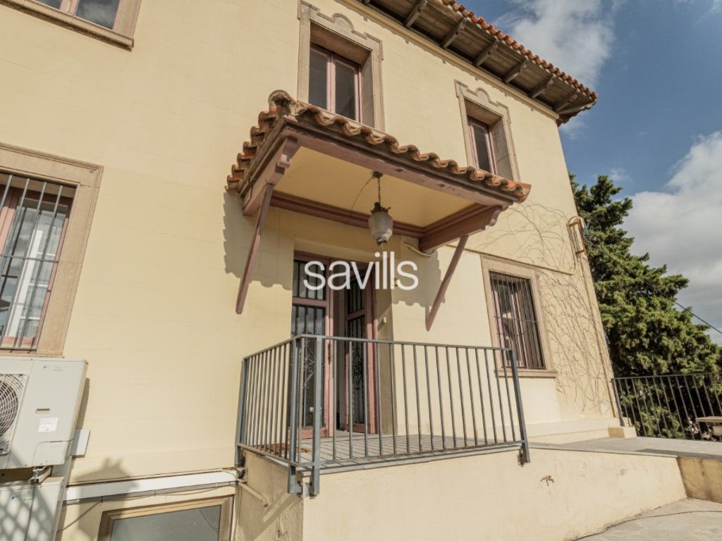 Vista exterior de Casa o xalet de lloguer en  Barcelona Capital amb Terrassa i Balcó