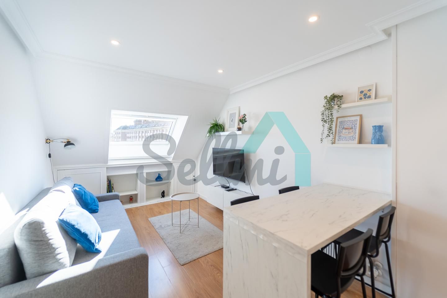 Living room of Flat to rent in Oviedo   with Heating, Furnished and Internet