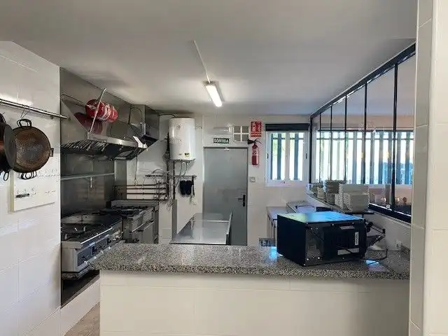 Cuina de Local en venda en Cambrils amb Terrassa, Moblat i Internet