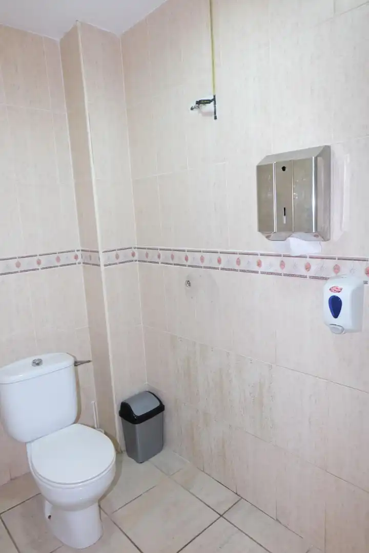 Baño de Local en venta en Valencia con Aire acondicionado