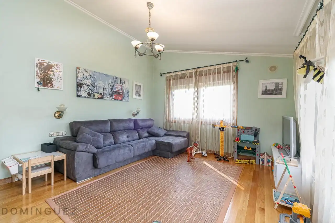Sala de estar de Casa o chalet en venta en Vigo  con Calefacción, Jardín privado y Parquet