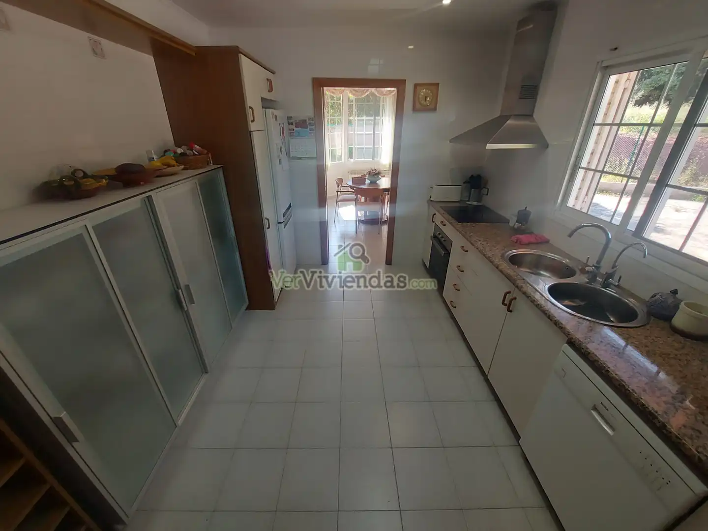 Cuina de Casa o xalet en venda en Torrelles de Llobregat amb Aire condicionat, Calefacció i Jardí privat