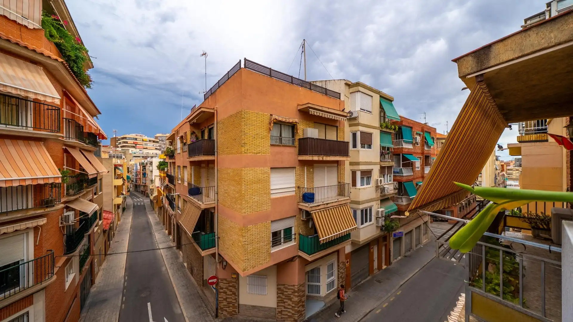Vista exterior de Apartamento en venta en Alicante / Alacant con Aire acondicionado, Calefacción y Amueblado