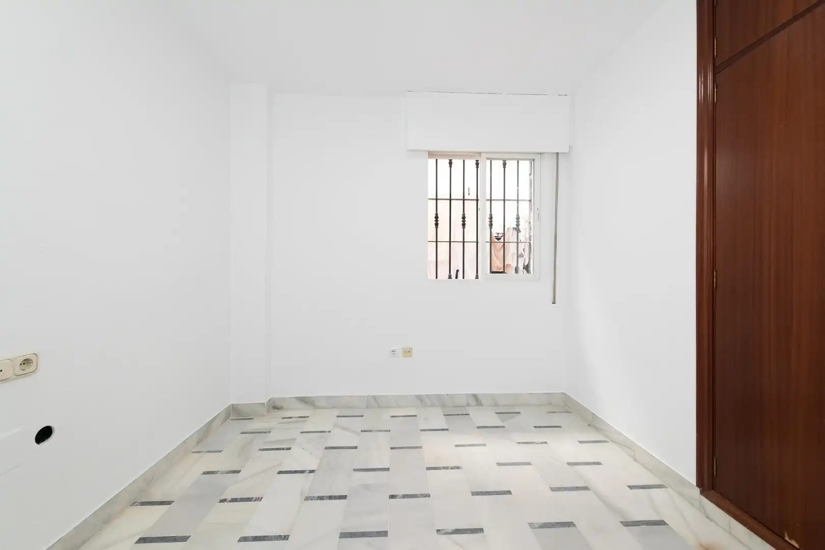 Habitación de Piso en venta en Málaga con Terraza, Trastero y Piscina comunitaria