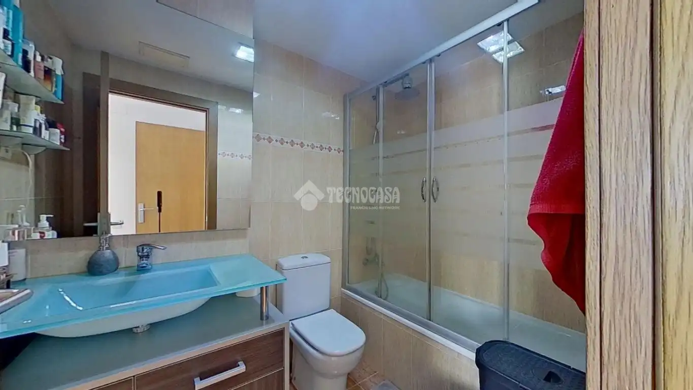 Baño de Piso en venta en Barberà del Vallès con Aire acondicionado, Trastero y Balcón