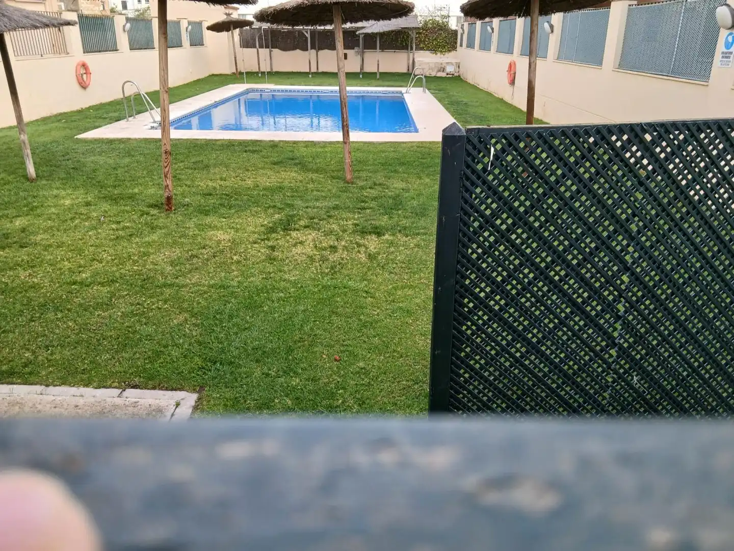 Schwimmbecken von Wohnung zum Verkauf in Sanlúcar de Barrameda mit Klimaanlage, Terrasse und Abstellraum