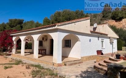 Vista exterior de Casa o xalet en venda en Vilamarxant amb Aire condicionat, Terrassa i Piscina