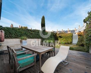 Garden of Single-family semi-detached for sale in  Madrid Capital  with Air Conditioner, Heating and Private garden