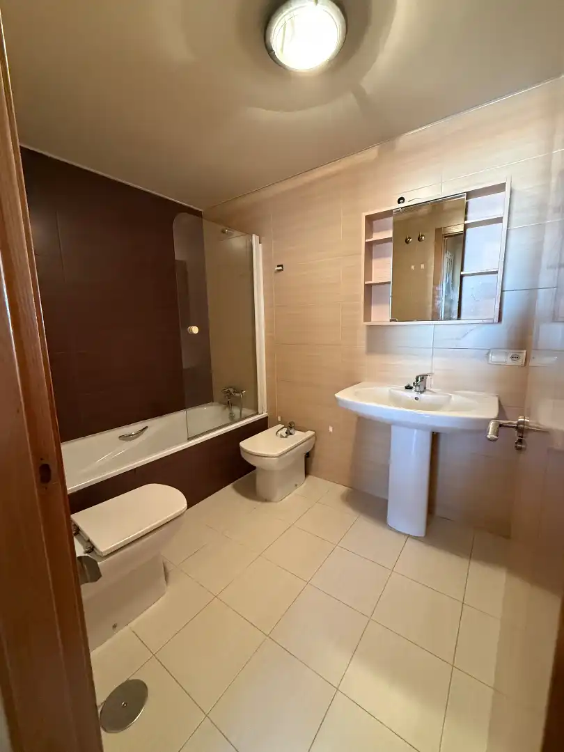 Baño de Apartamento de alquiler en Ponferrada con Amueblado