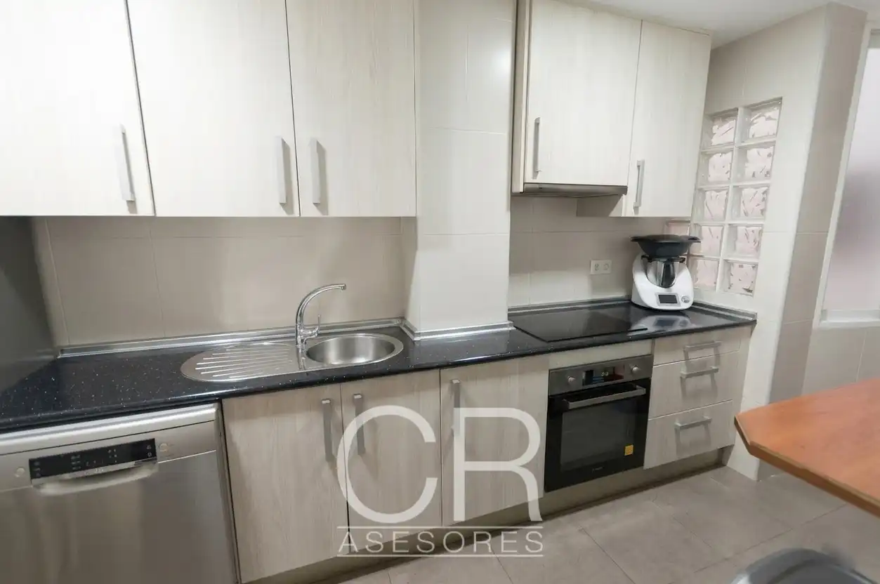 Cocina de Piso de alquiler en Granada con Aire acondicionado, Calefacción y Balcón