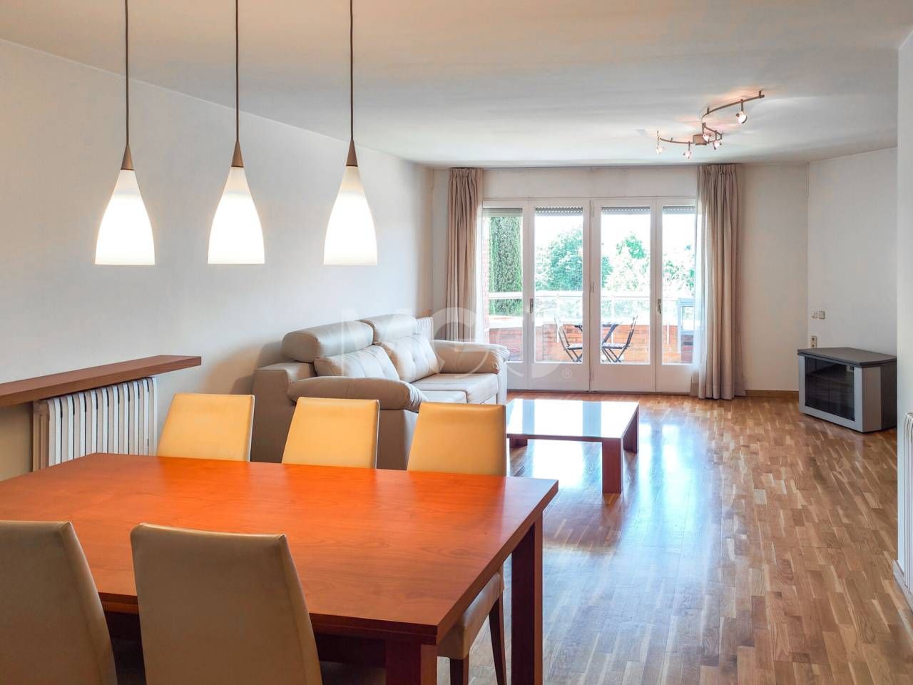 Sala d'estar de Pis de lloguer en Vic amb Calefacció, Parquet i Terrassa