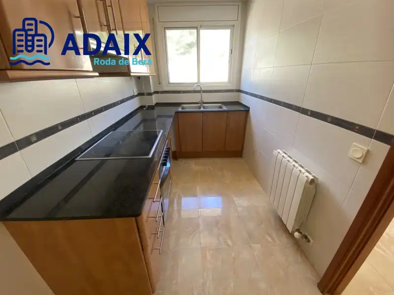 Cocina de Piso en venta en Roda de Berà con Calefacción, Terraza y Trastero