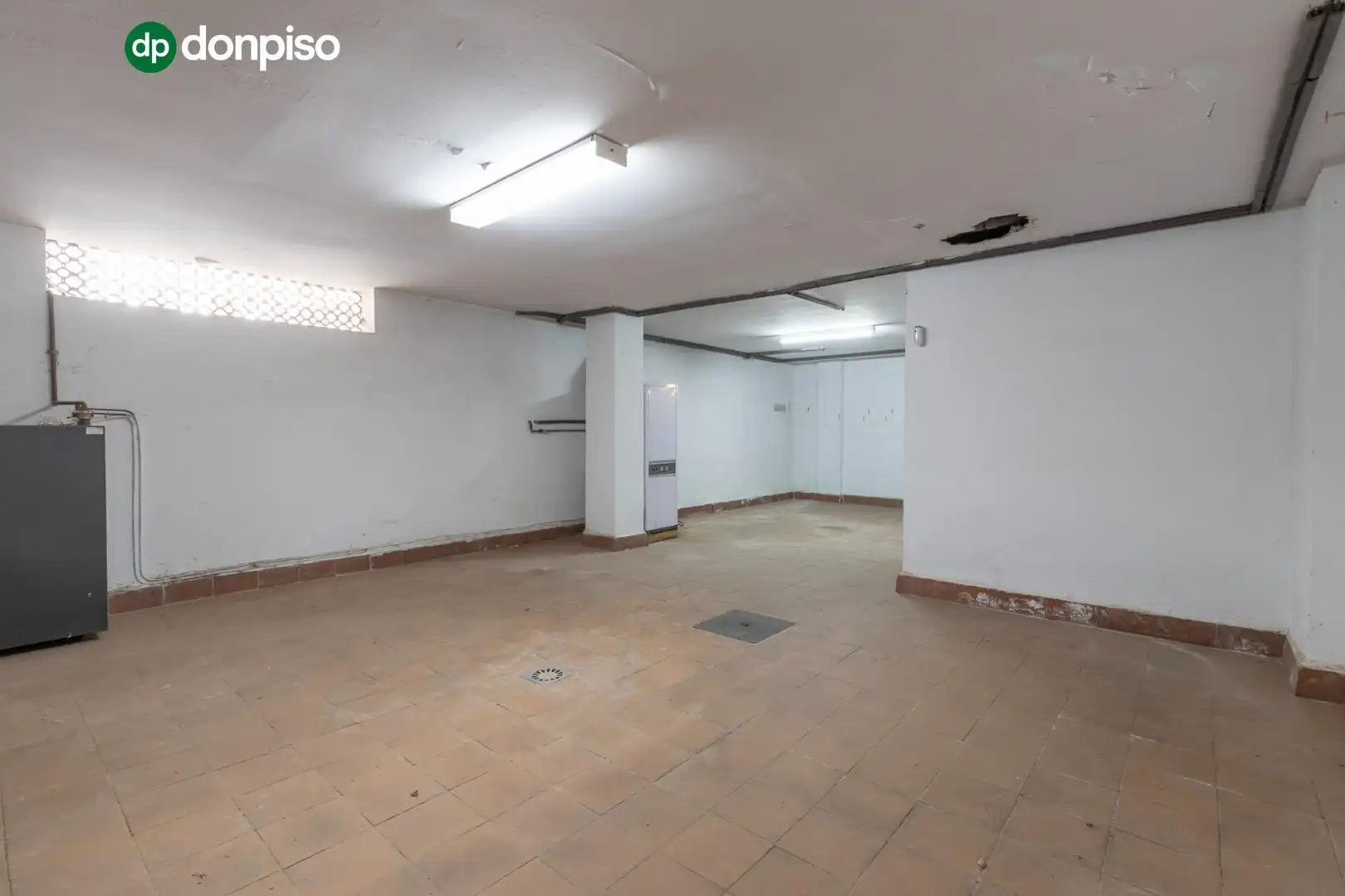 Einfamilien-Reihenhaus zum Verkauf in Granada mit Heizung, Terrasse und Abstellraum