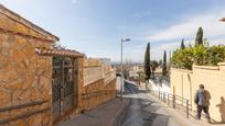 Vista exterior de Casa o xalet en venda en Huétor Vega amb Aire condicionat, Terrassa i Piscina