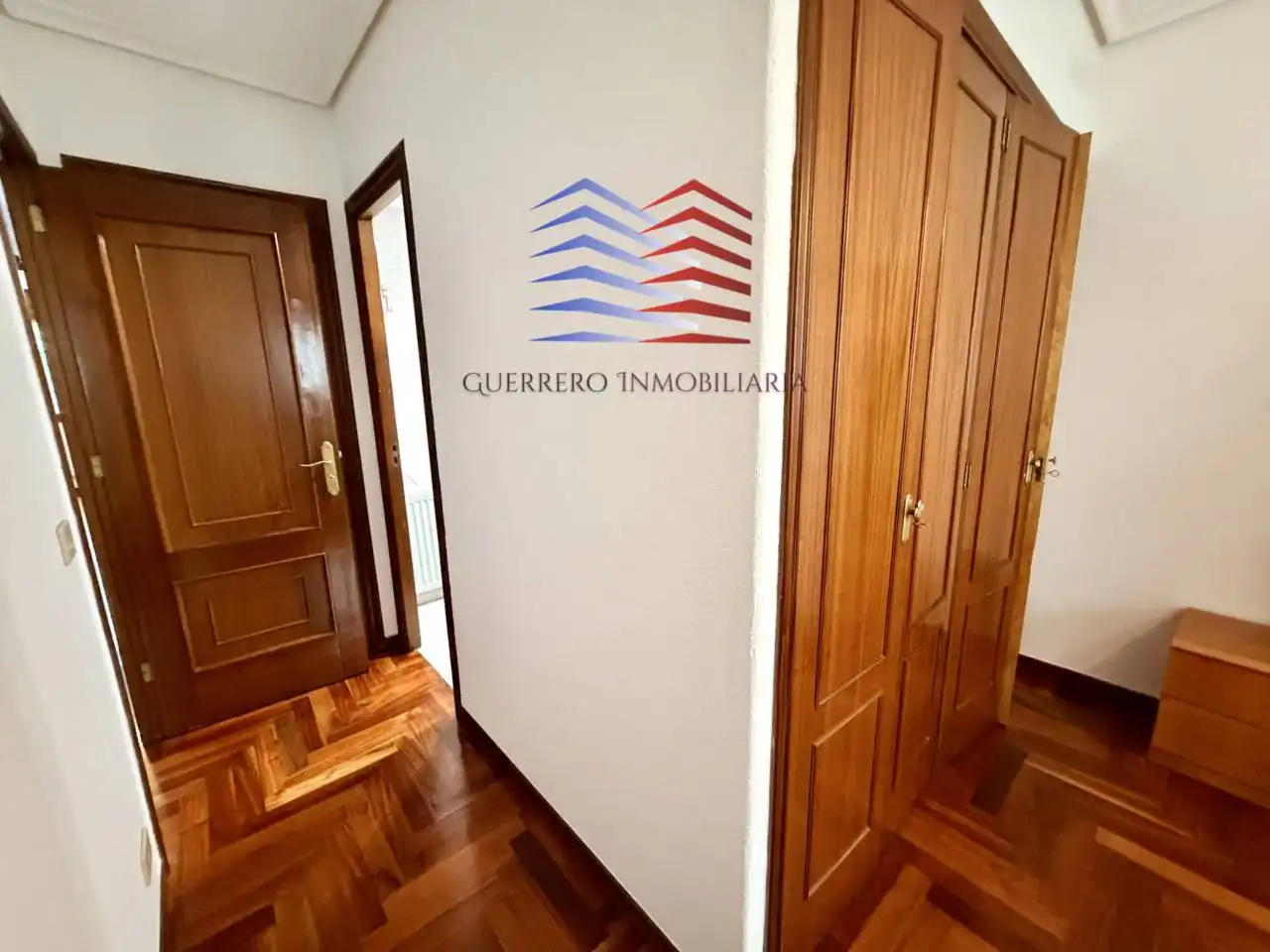 Piso de alquiler en Vigo  con Calefacción, Parquet y Terraza