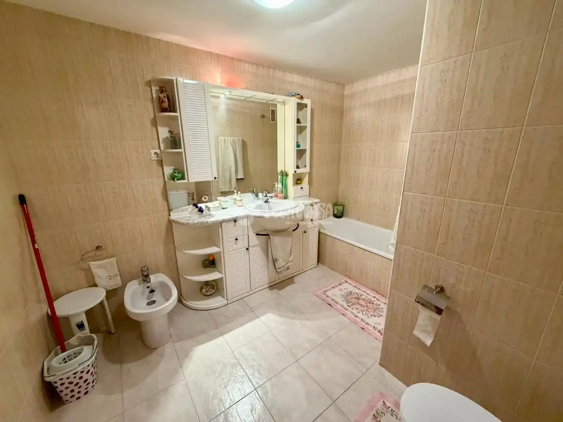 Baño de Piso en venta en León Capital  con Calefacción, Parquet y Trastero