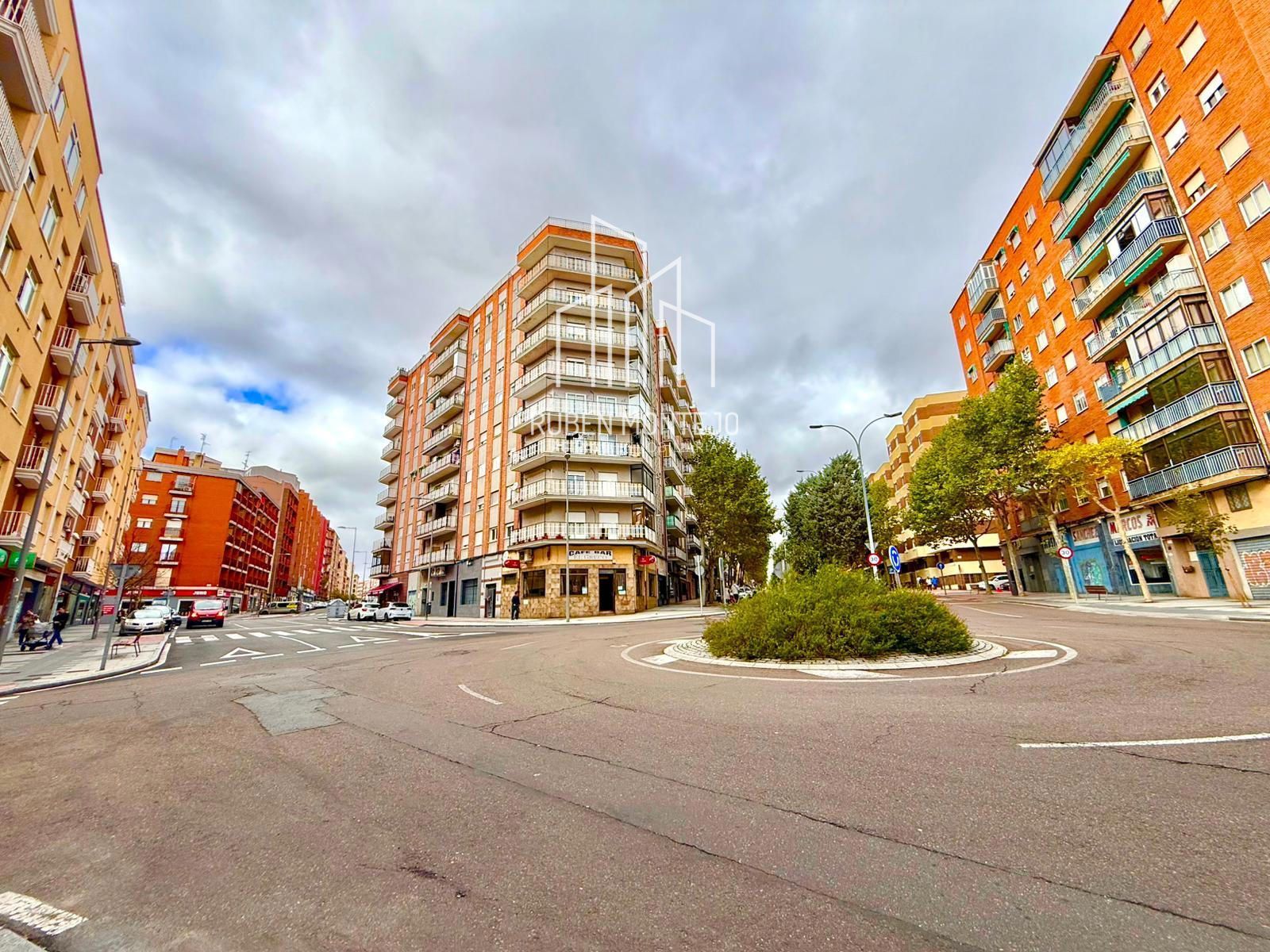 Vista exterior de Piso en venta en Salamanca Capital con Calefacción, Parquet y Terraza