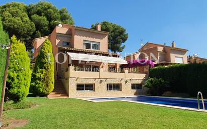 Vista exterior de Casa o xalet en venda en Godella amb Terrassa, Piscina i Balcó