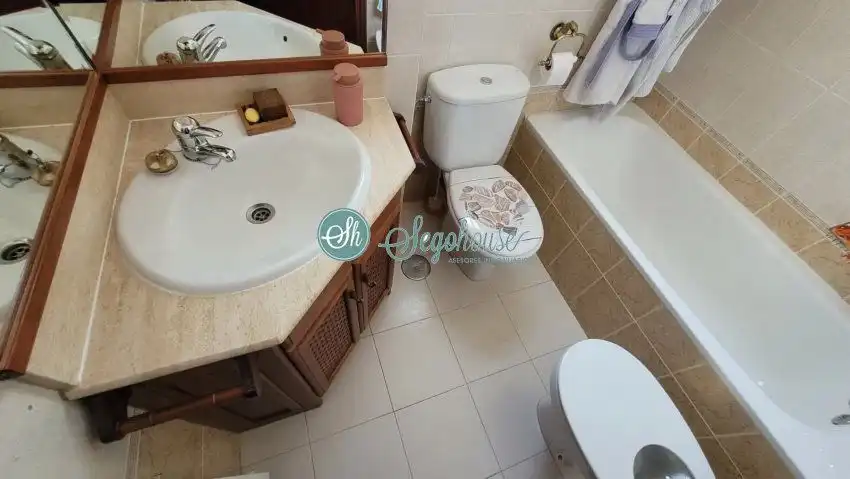 Bathroom of Flat for sale in Segovia  with Heating, Parquet flooring and Terrace