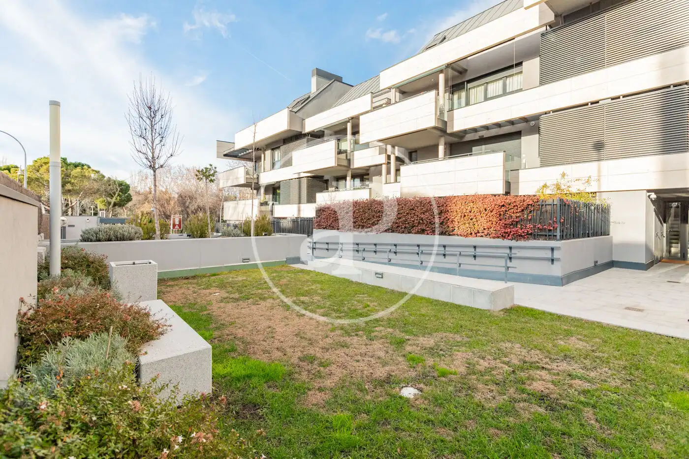 Vista exterior de Pis en venda en Pozuelo de Alarcón amb Aire condicionat, Calefacció i Jardí privat