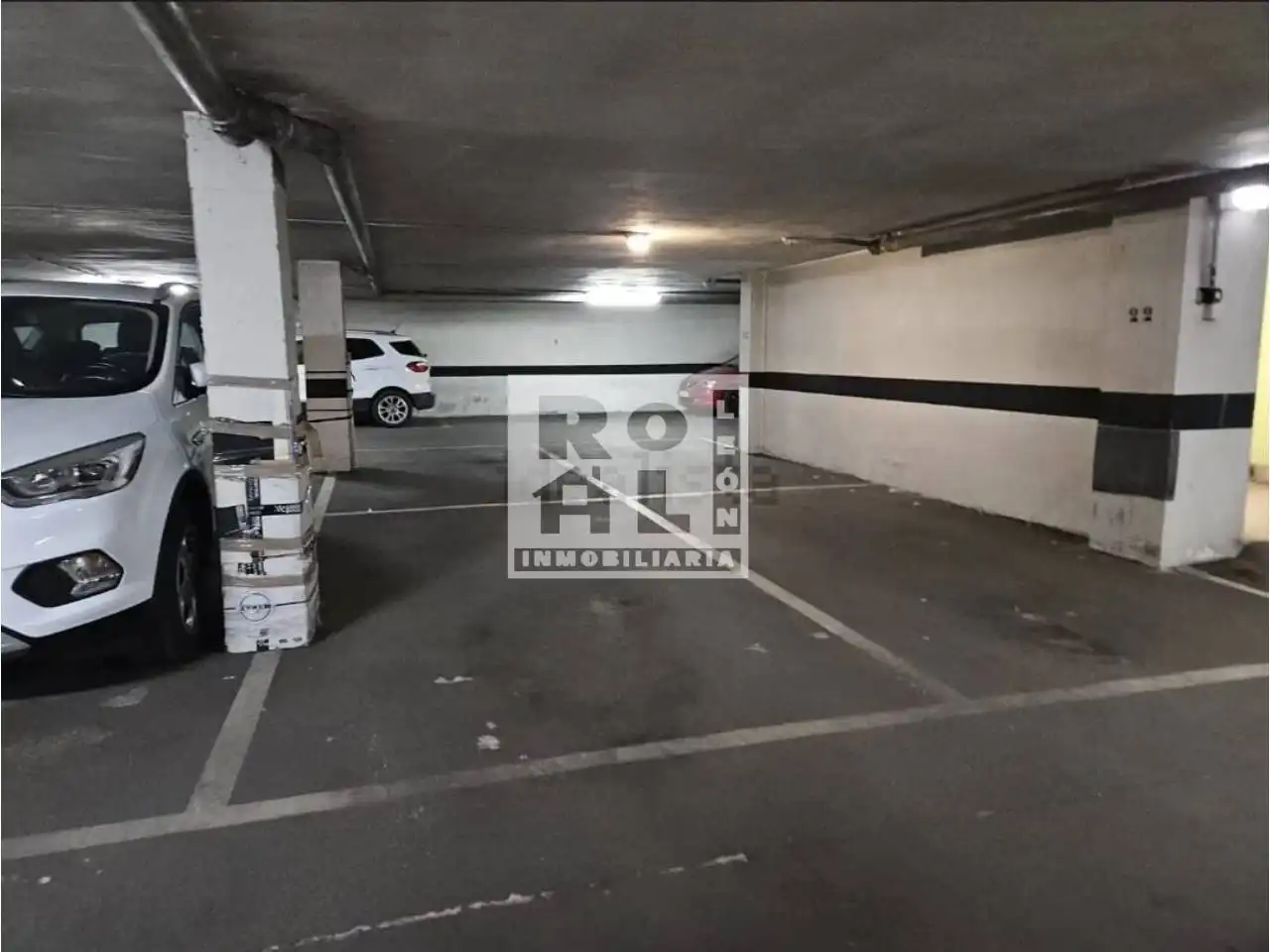Parking de Piso en venta en León Capital  con Calefacción, Terraza y Trastero