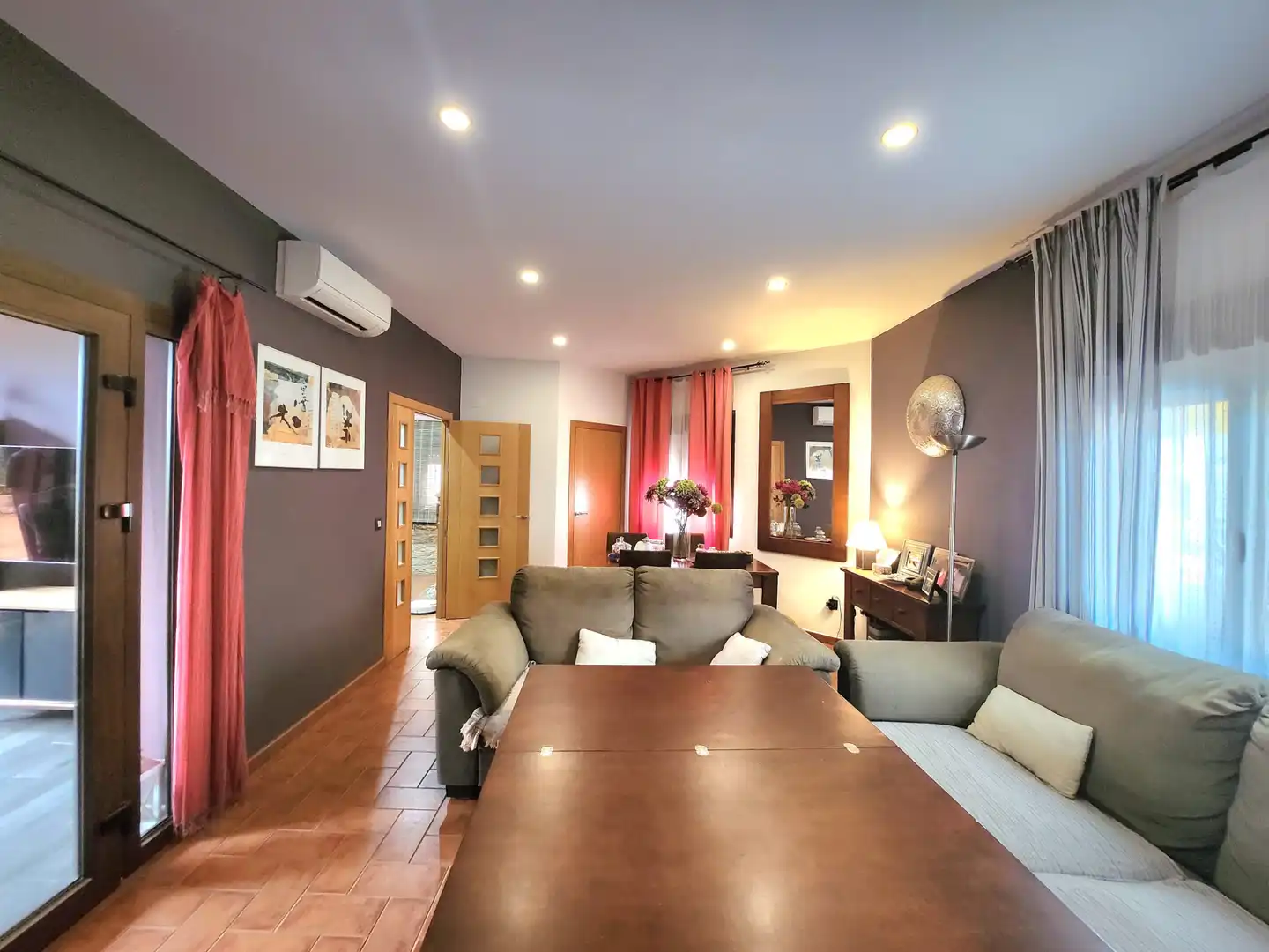 Sala d'estar de Casa adosada en venda en Alcalá de Guadaira amb Aire condicionat, Calefacció i Parquet