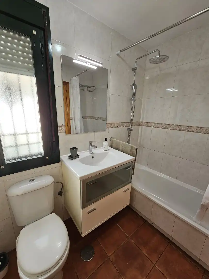 Baño de Apartamento de alquiler en Chiclana de la Frontera con Aire acondicionado, Amueblado y Horno