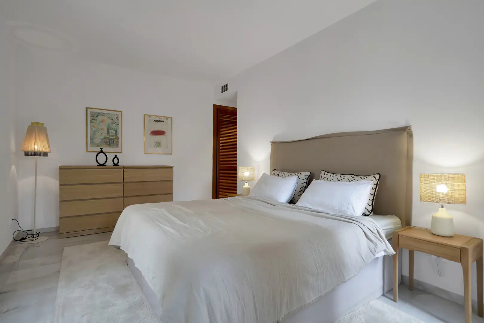 Habitación de Apartamento en venta en Marbella con Aire acondicionado, Terraza y Piscina