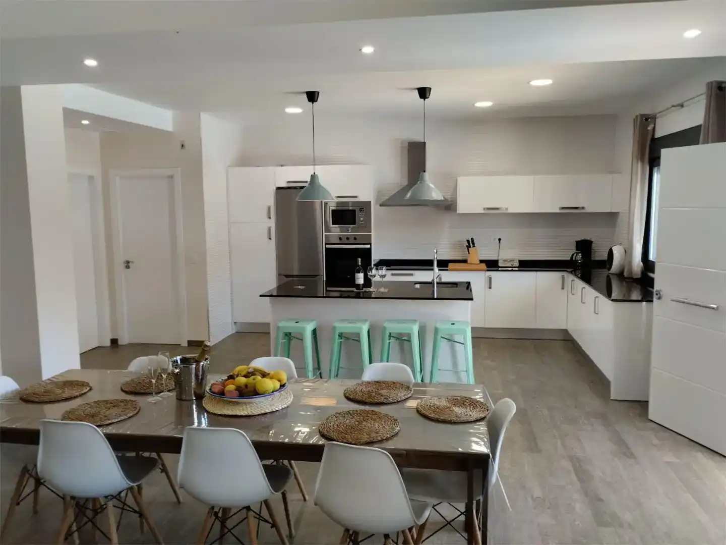 Cocina de Casa o chalet de alquiler en Arenas con Aire acondicionado, Jardín privado y Piscina
