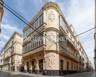 Vista exterior de Casa o xalet en venda en  Cádiz Capital amb Aire condicionat, Calefacció i Terrassa