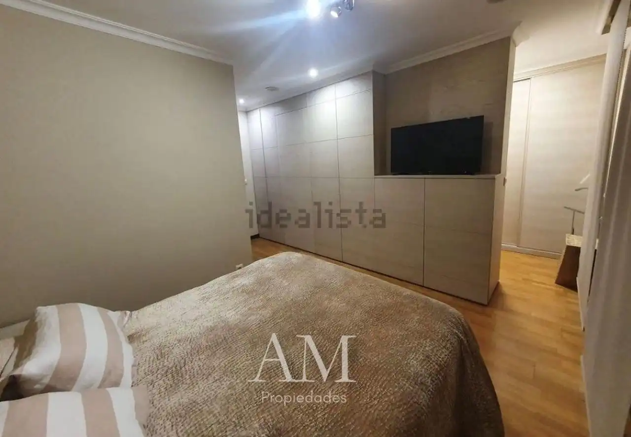 Dormitori de Casa o xalet en venda en Vigo  amb Calefacció, Jardí privat i Terrassa