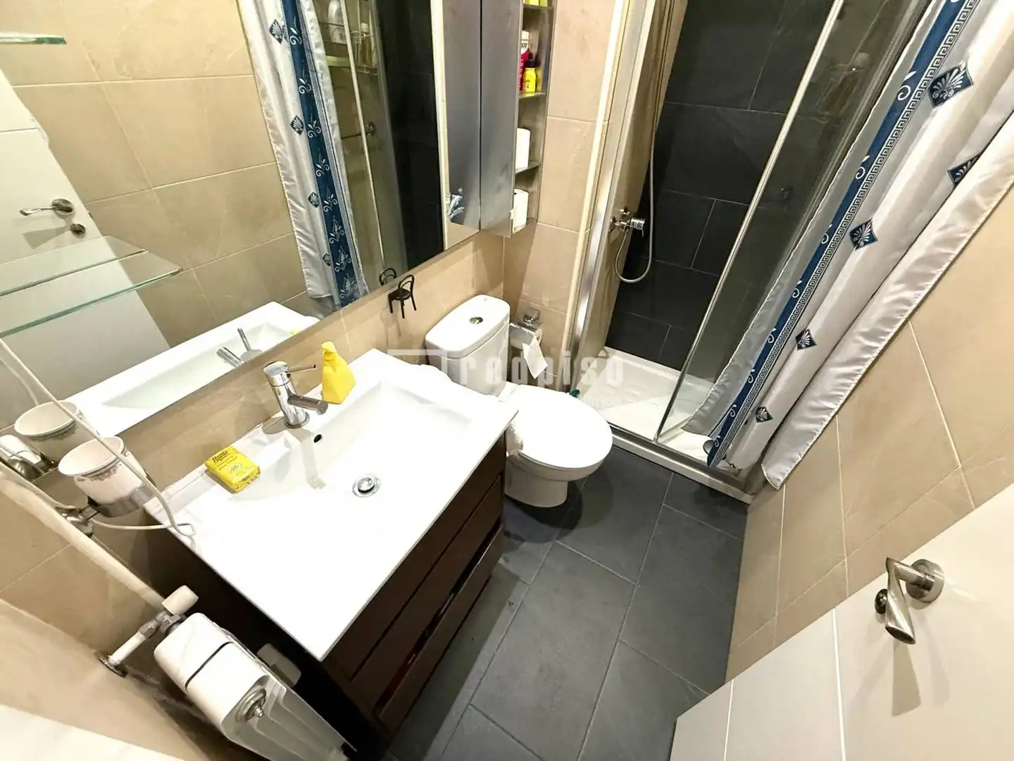 Bathroom of Flat for sale in Madrid  with Air Conditioner, Heating and Private garden