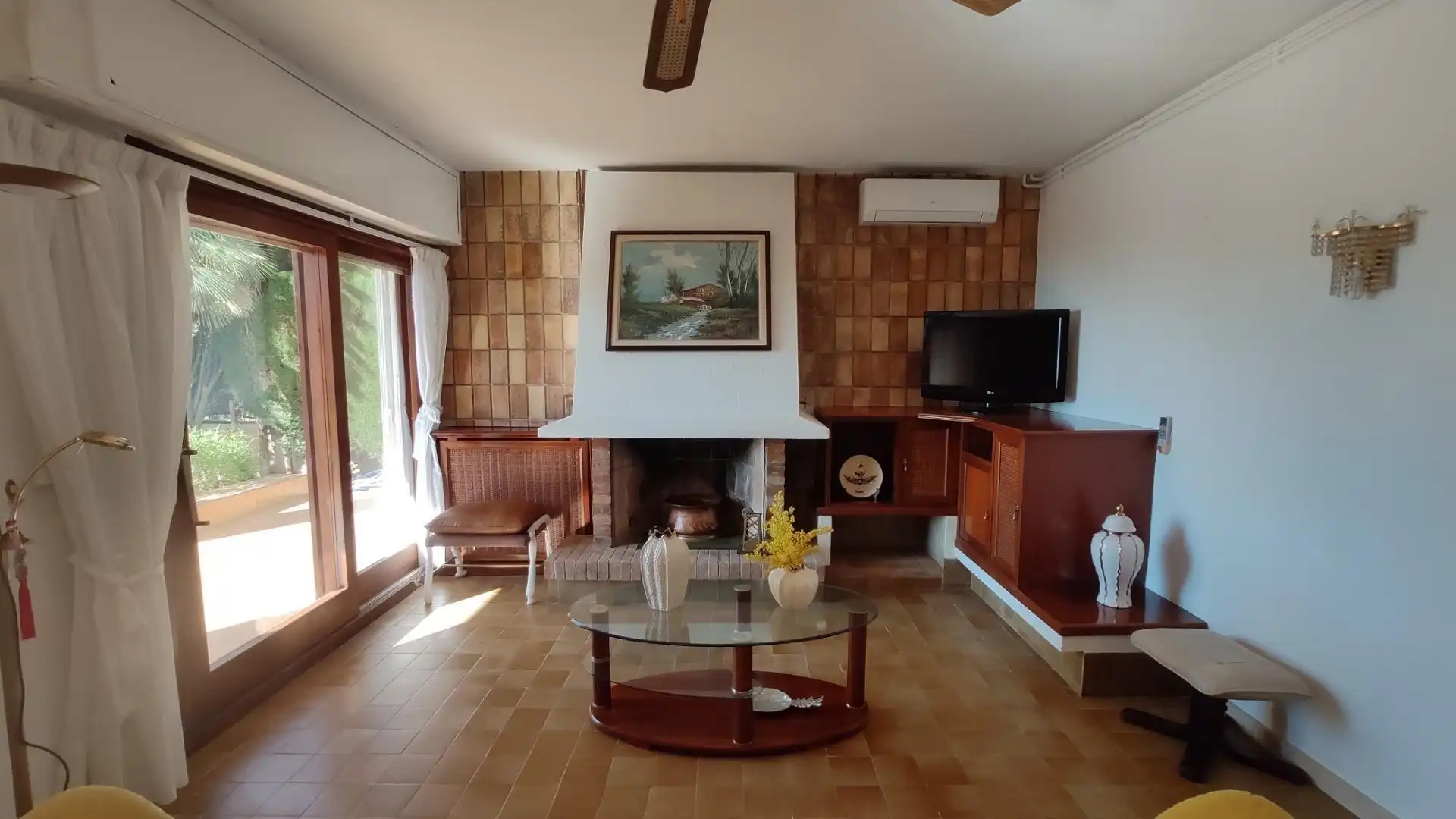 Sala d'estar de Casa o xalet en venda en Tarragona amb Jardí privat, Terrassa i Piscina