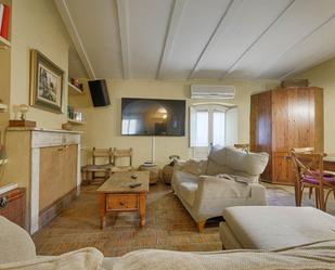 Sala d'estar de Finca rústica en venda en Peralada amb Calefacció i Terrassa