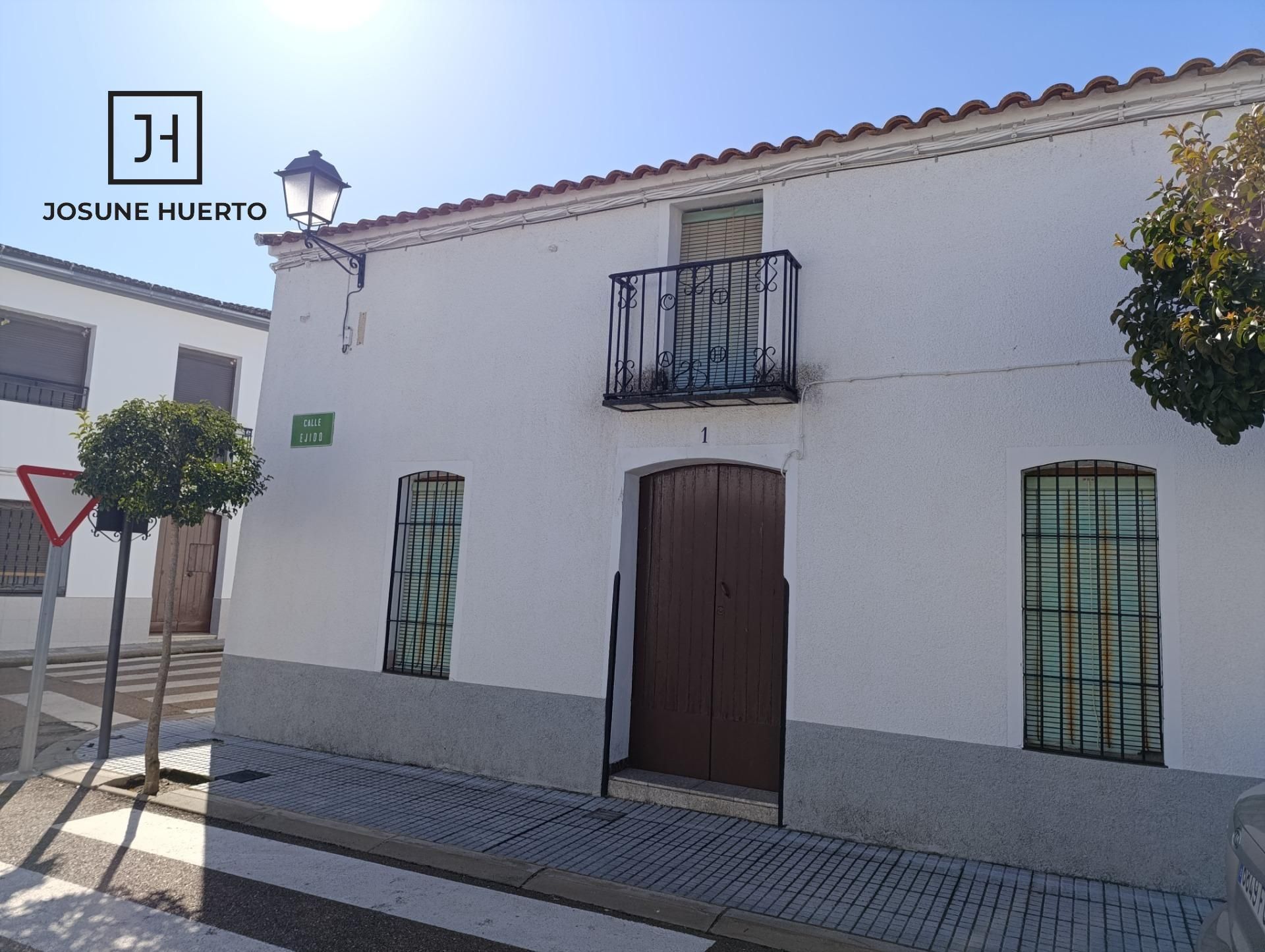 Vista exterior de Finca rústica en venda en Peraleda del Zaucejo amb Jardí privat