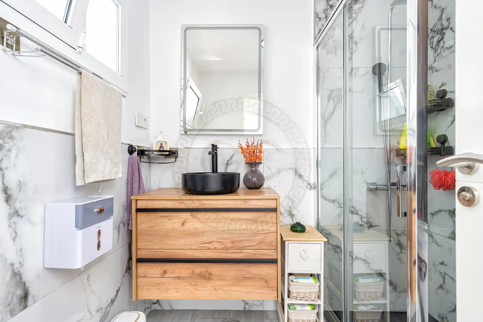 Badezimmer von Einfamilien-Reihenhaus zum Verkauf in San Bartolomé de Tirajana mit Klimaanlage, Privatgarten und Terrasse