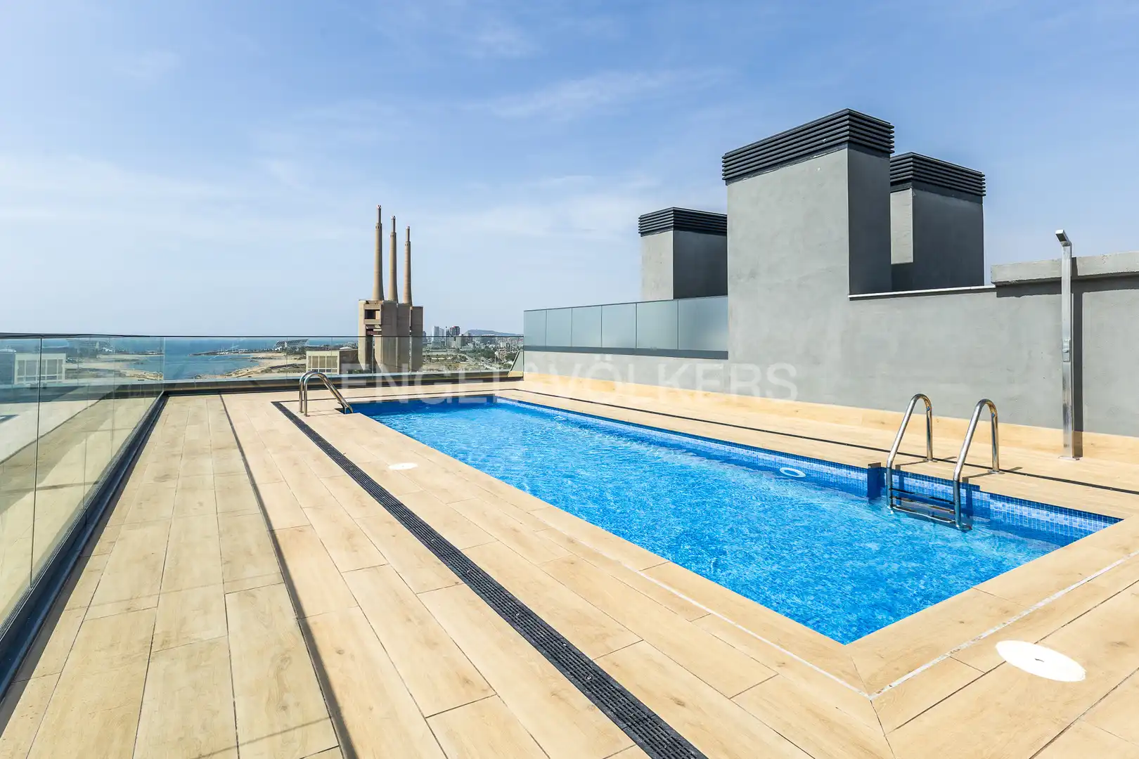 Piscina de Pis de lloguer en Badalona amb Aire condicionat, Calefacció i Terrassa