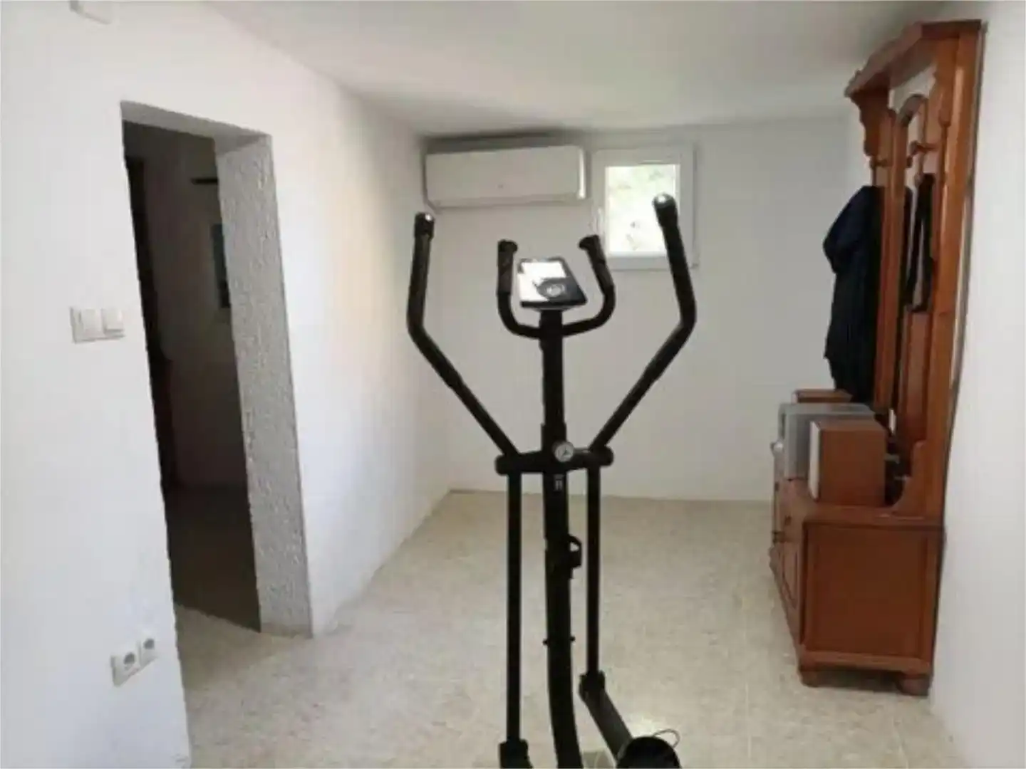 Houses for sale in Gilet  with Air Conditioner, Private garden and Storage room