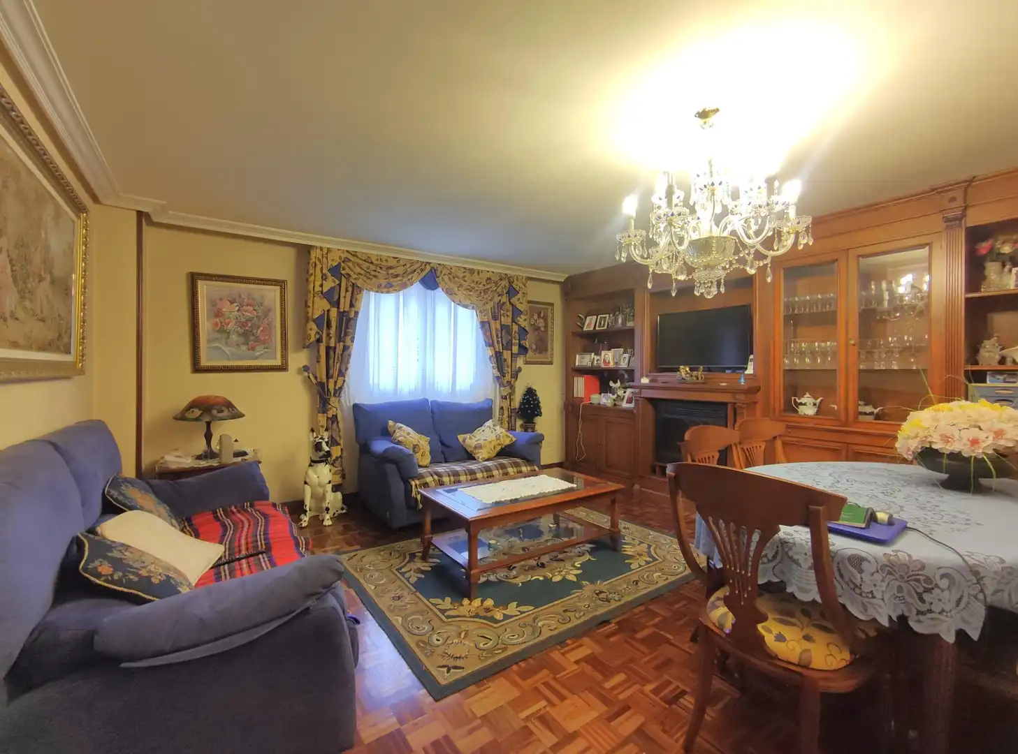 Sala d'estar de Casa adosada en venda en Alfoz de Quintanadueñas amb Calefacció, Parquet i Terrassa