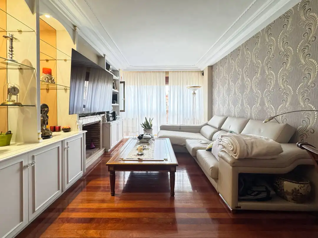 Sala de estar de Piso en venta en Urretxu con Calefacción, Trastero y Balcón