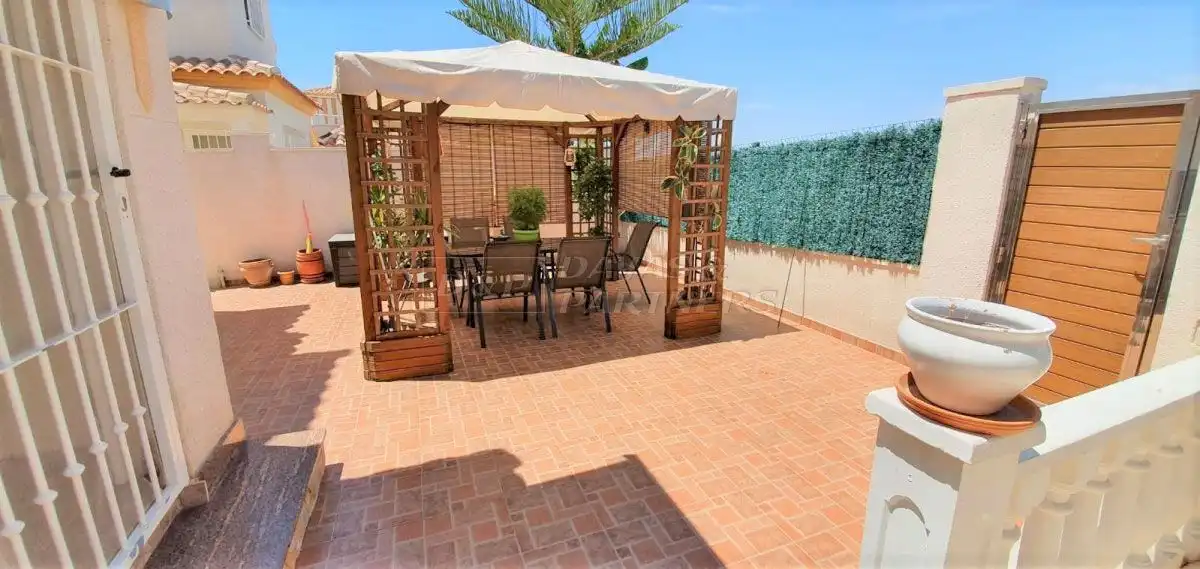 Terrassa de Casa o xalet en venda en Torrevieja amb Aire condicionat, Calefacció i Jardí privat