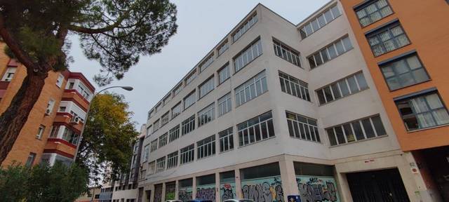 Edificio en Alquiler en C. de Andorra en Canillas