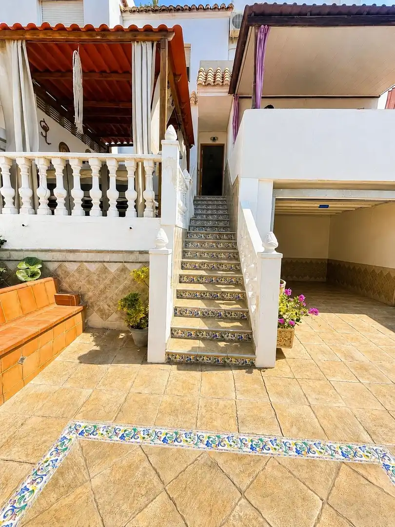 Casa adosada en venda en Roquetas de Mar amb Jardí privat, Traster i Piscina