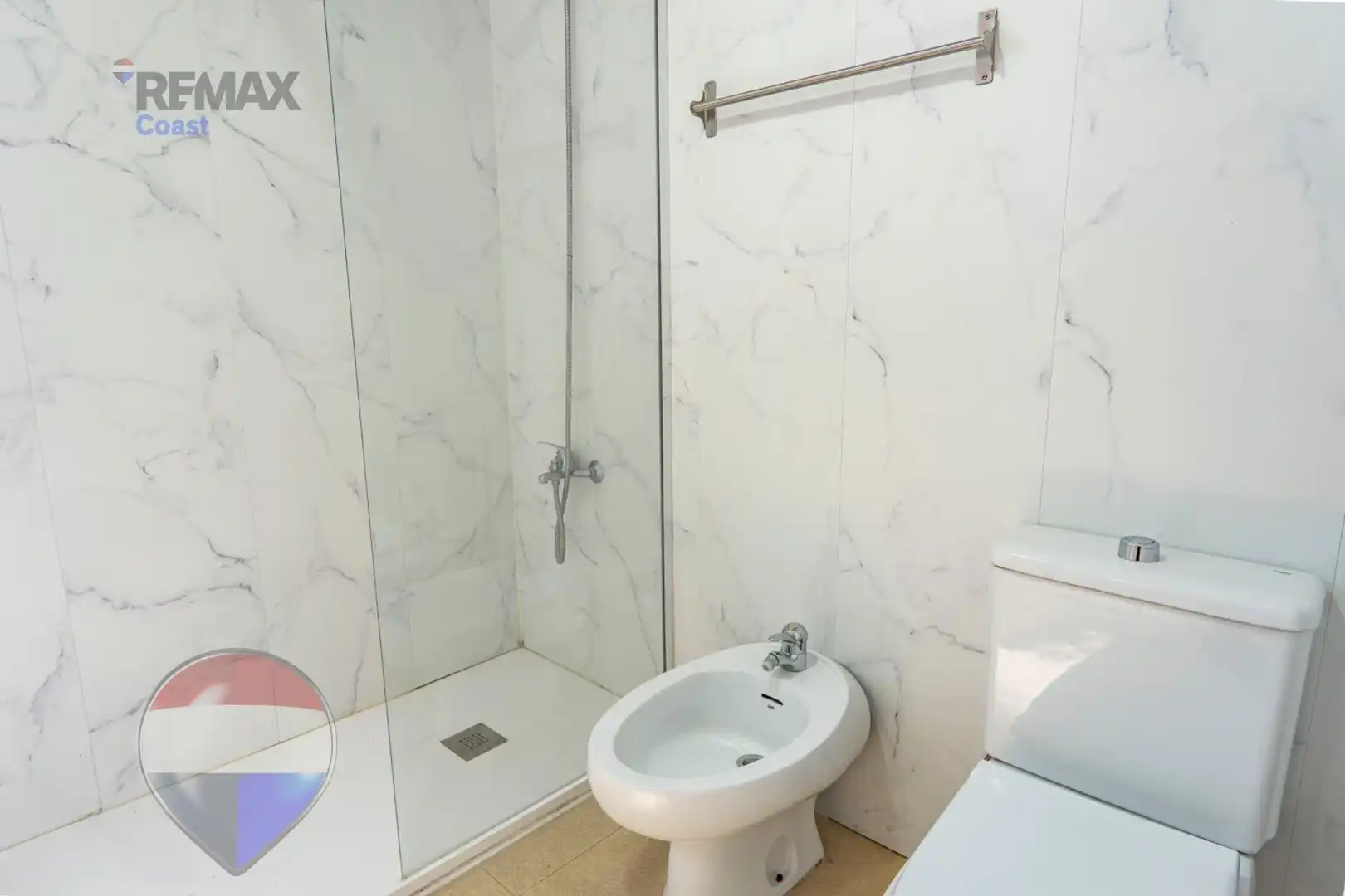 Bany de Casa o xalet en venda en Rincón de la Victoria amb Aire condicionat, Jardí privat i Piscina