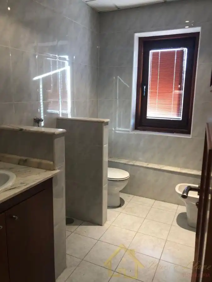 Badezimmer von Fabrikhallen zur Miete in A Fonsagrada 