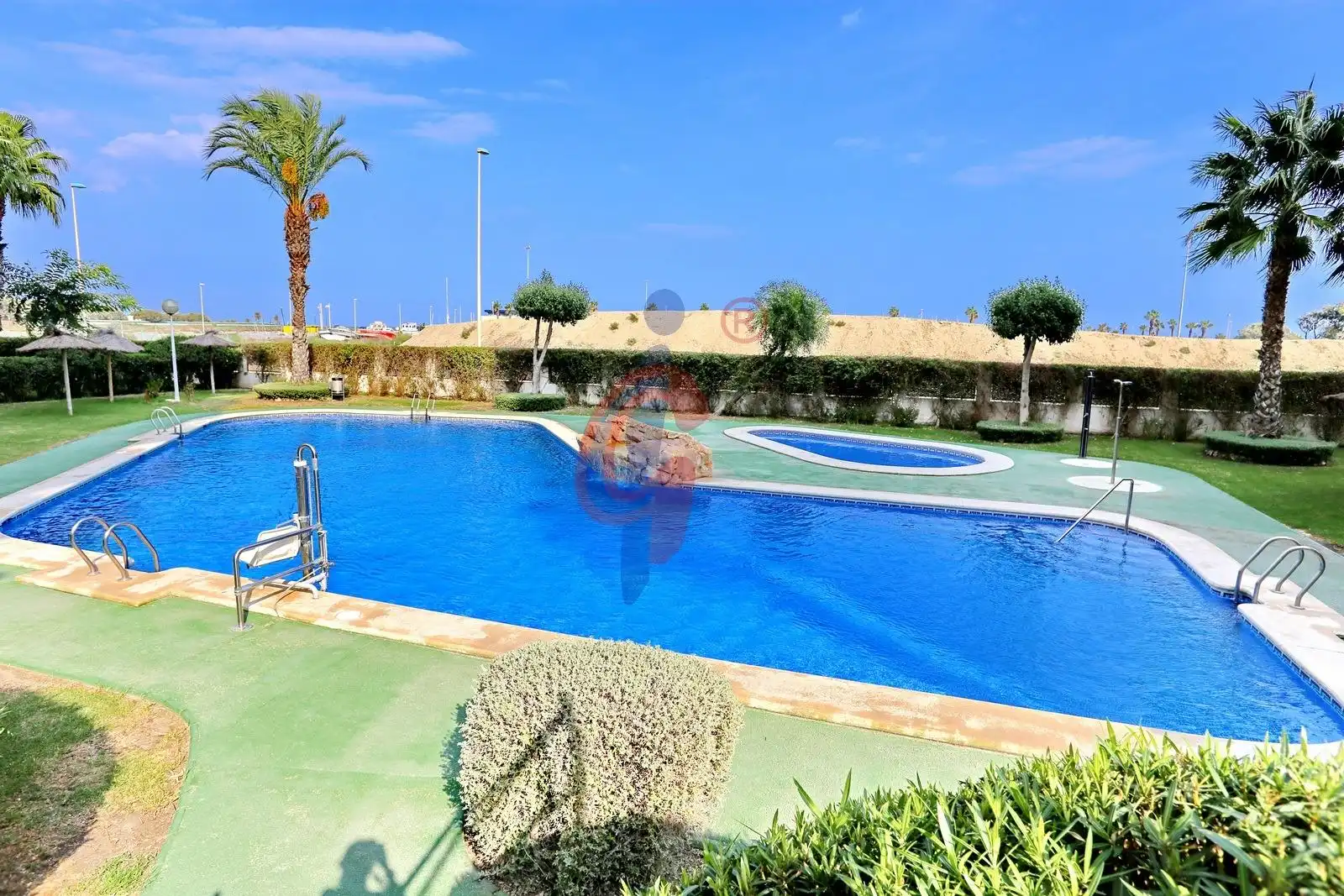 Piscina de Apartamento en venta en Guardamar del Segura con Aire acondicionado, Calefacción y Terraza
