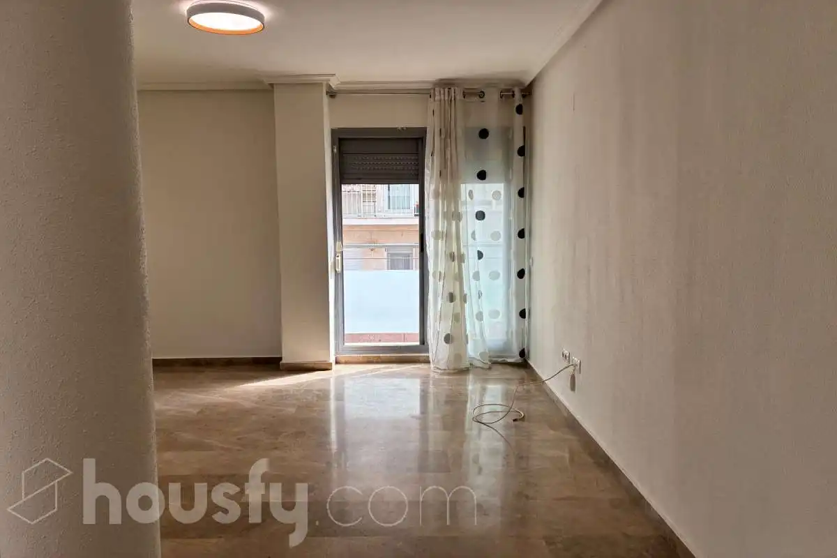 Exterior view of Flat for rent in Valencia  with Air Conditioner, Storage room and Balcony
