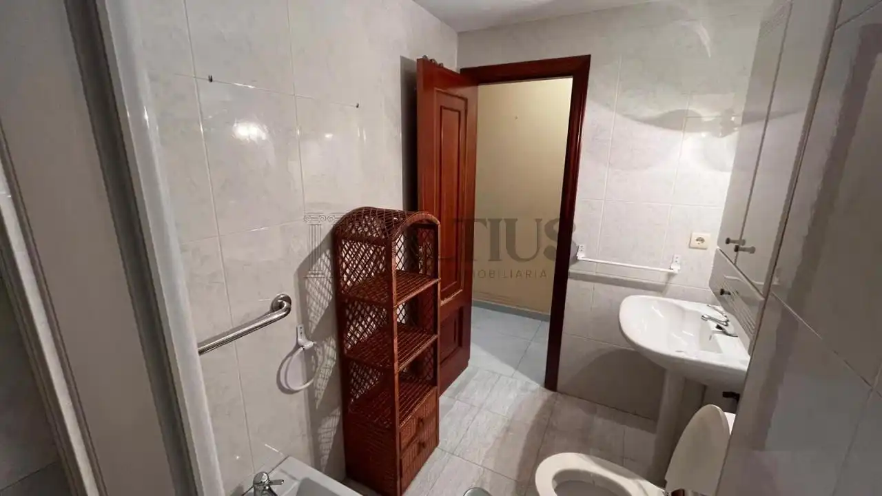 Bathroom of Flat for rent in A Estrada , Pontevedra