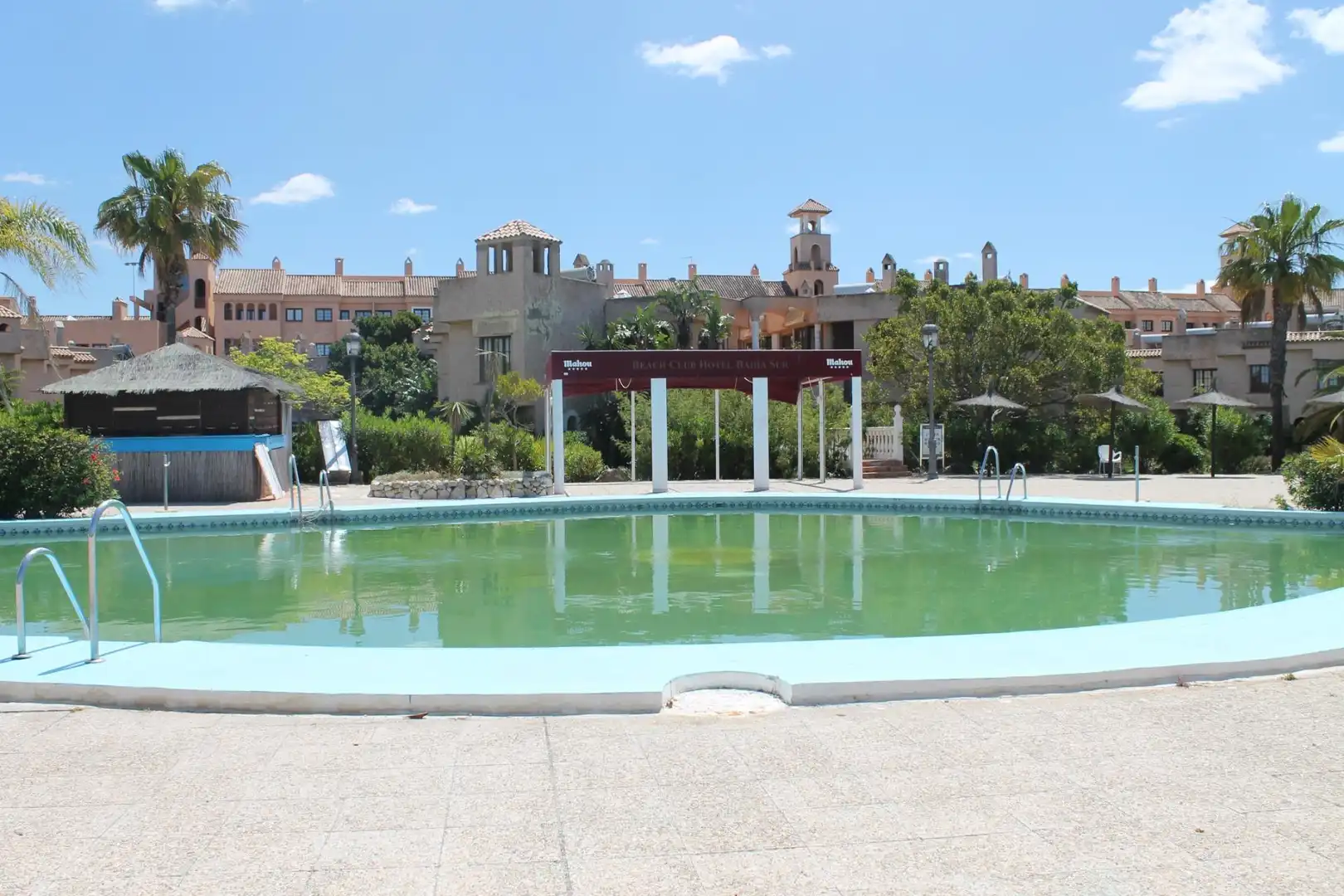 Swimming pool of Study for sale in San Fernando  with Air Conditioner, Terrace and Furnished